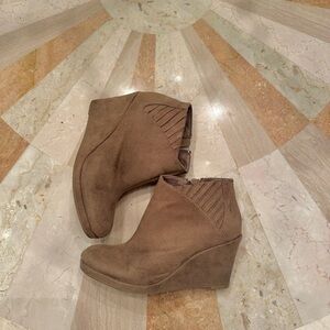 Stylish Tan Wedge Ankle Boots 7.5